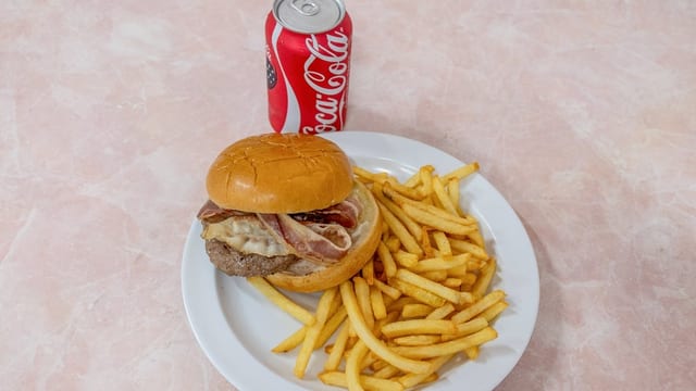 Bacon Cheeseburger on a Bun Combo.